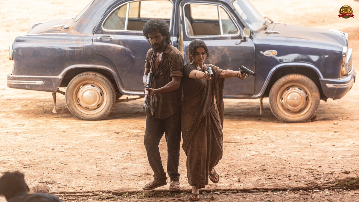 sunpictures's tweet photo. Moments of Das and Chandra from the world of #DC 🌹🔫

@Dir_Lokesh @ArunMatheswaran @anirudhofficial #WamiqaGabbi @isanjkayy @mukesh_DOP @editor_prasanna @skannanartdir @PC_stunts @kabilanchelliah @kuchirayar73 @RIAZtheboss https://t.co/oWONqdUYIJ