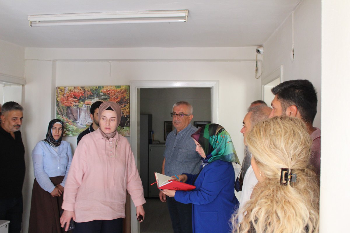 ElazigRuh's tweet photo. Hastanemiz Başhekimi Uzm. Dr. Hilal Kaya ve hastane yönetimi, hastanemiz birimlerinde yerinde incelemelerde bulunarak sağlık çalışanlarımızla istişare gerçekleştirmiştir. https://t.co/MqOfXVZUhE