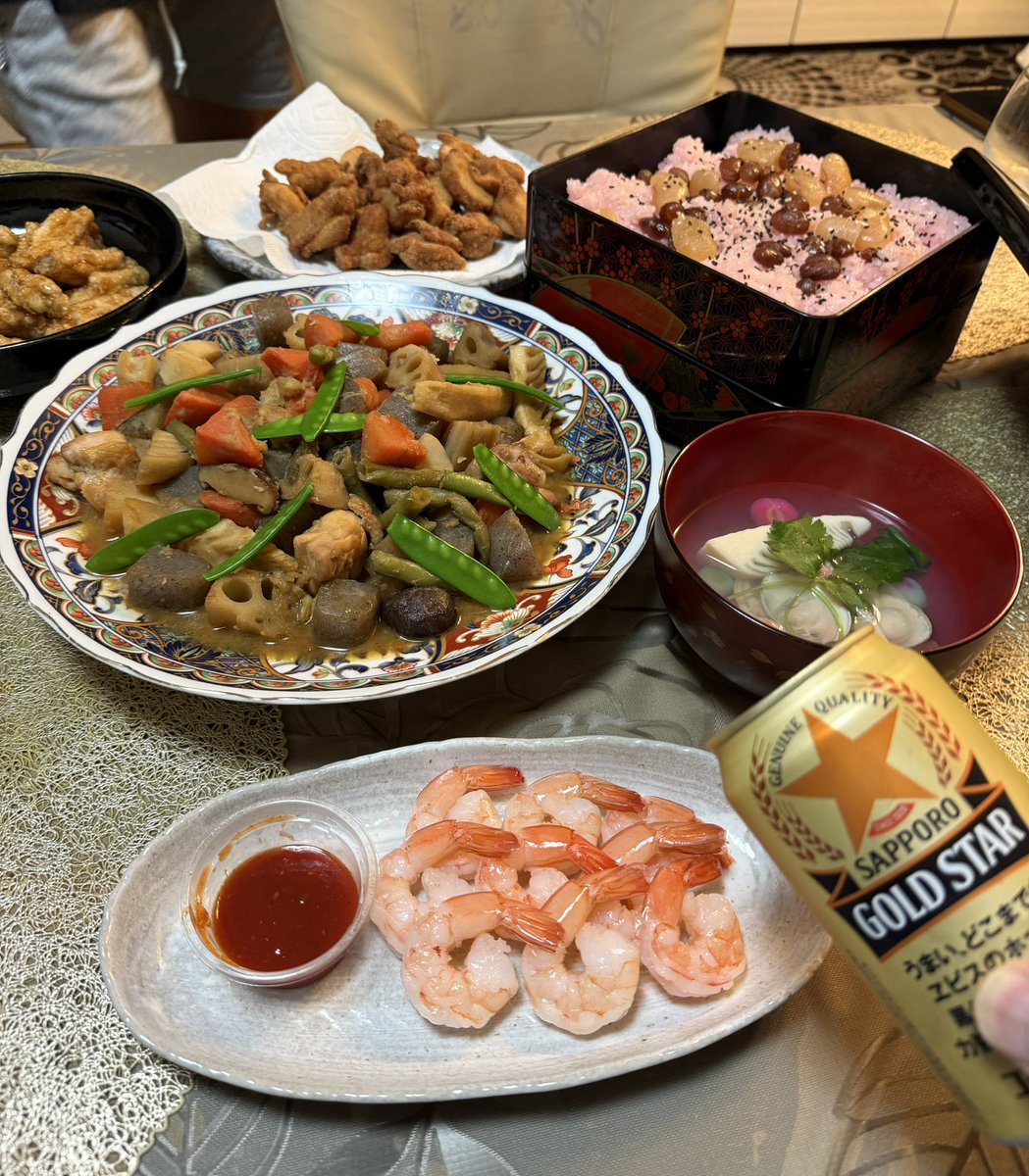 ryu54489380's tweet photo. 今夜は初孫ちゃんの
お食い初め😊
赤飯は甘納豆で❣️美味いょ〜😋 https://t.co/YTzZyBPiES