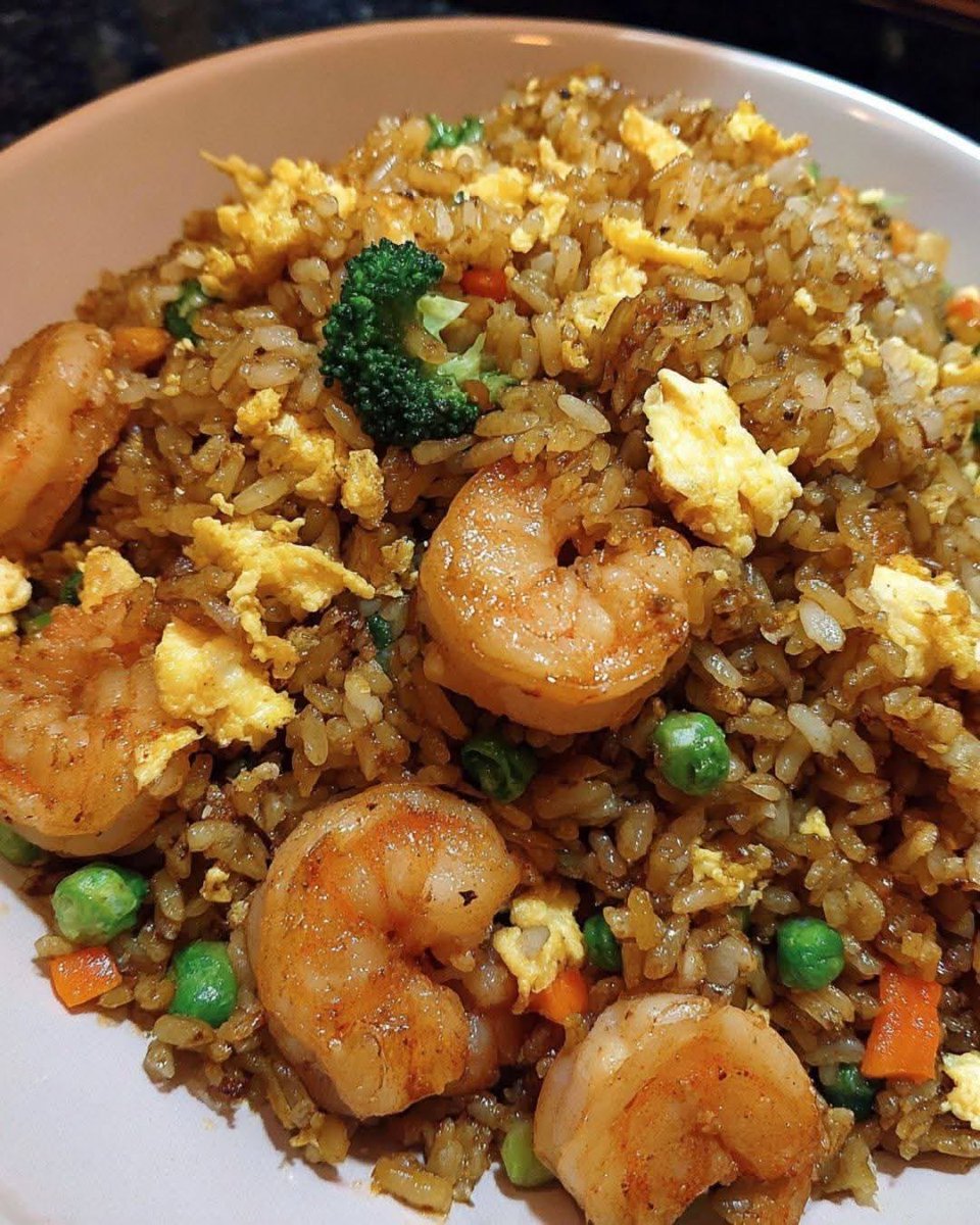 bossbabejass's tweet photo. Shrimp Fried Rice LOVERS 😍 https://t.co/s9C6rOFSVC