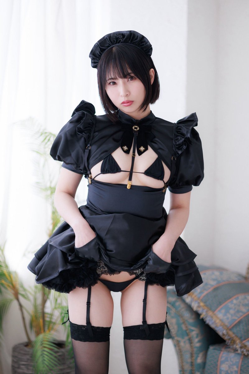 ninyadayo777's tweet photo. モロ出すメイドさん✨ https://t.co/YuwYhC9JDH