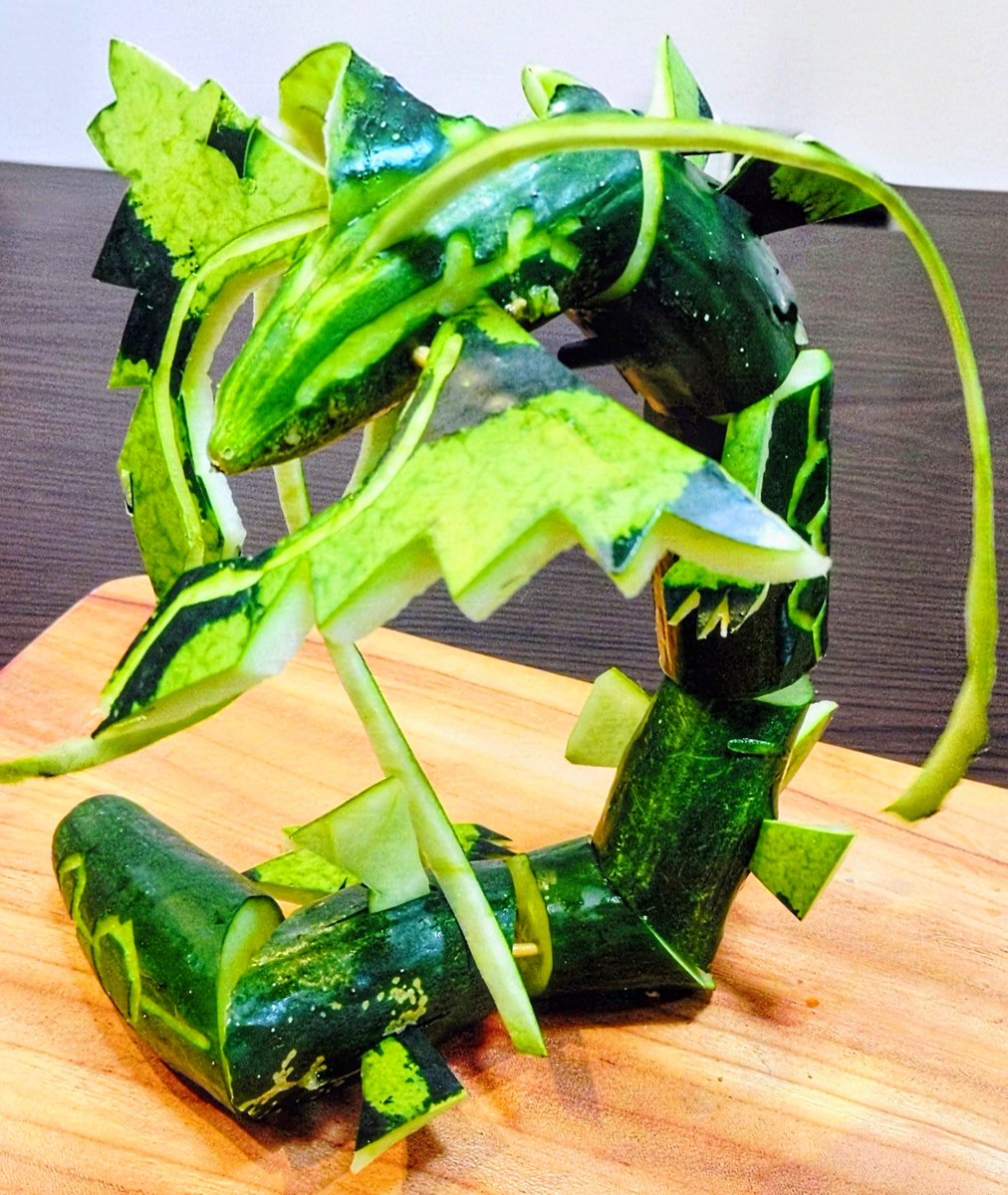 misuzupokemon2's tweet photo. 🍉🥒メガレッキュウザ爆誕🥒🍉

#ストームエメラルダ
#メガレックウザ
#ポケモンカード https://t.co/hIsJ7jvjBf