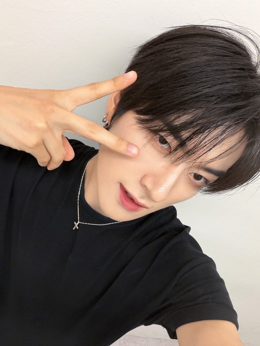 TRENDZ_OFFCL's tweet photo. [#윤우] 월요일이 이렇게 좋은거였나🐺🖤

#FROM_TRENDZ #TO_FRIENDZ #TRENDZ #트렌드지 https://t.co/gbCYM7qYS0