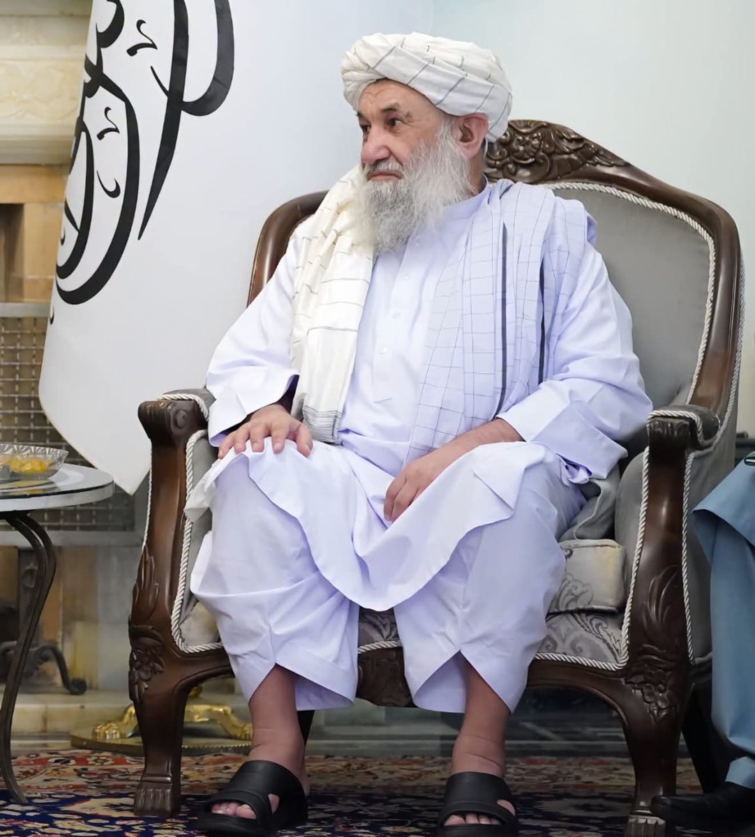 TyqNwyd's tweet photo. سفرونو او سياحت ته مې خپل معاونان ور پریښې دي، ماته دا خوند را کوي چې د خلکو کار وکړم، ولو که وړوکی کار وي.

څو پورې چې کار نه وي خلاص شوی، کور ته نه ځم.

ماخستن وروسته چې کور ته ولاړ سم، ساده ټيليفون غوږ سره کېږدم، ملګرو ته مي ويلي په هر حالت کې زنګ راته کولای شئ! https://t.co/wmVZscv1fA