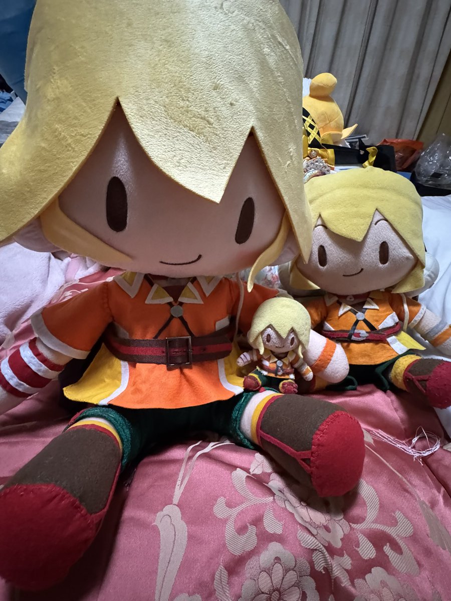 HANAYAMILEN23's tweet photo. ちなみに今までカスタムしてきたふわマインくんと合わせて、大きさがほぼ大中小揃ってマインくん好きーとして幸せです🥰

 #ふわぬいカスタム https://t.co/vIs6Tk4Lpq