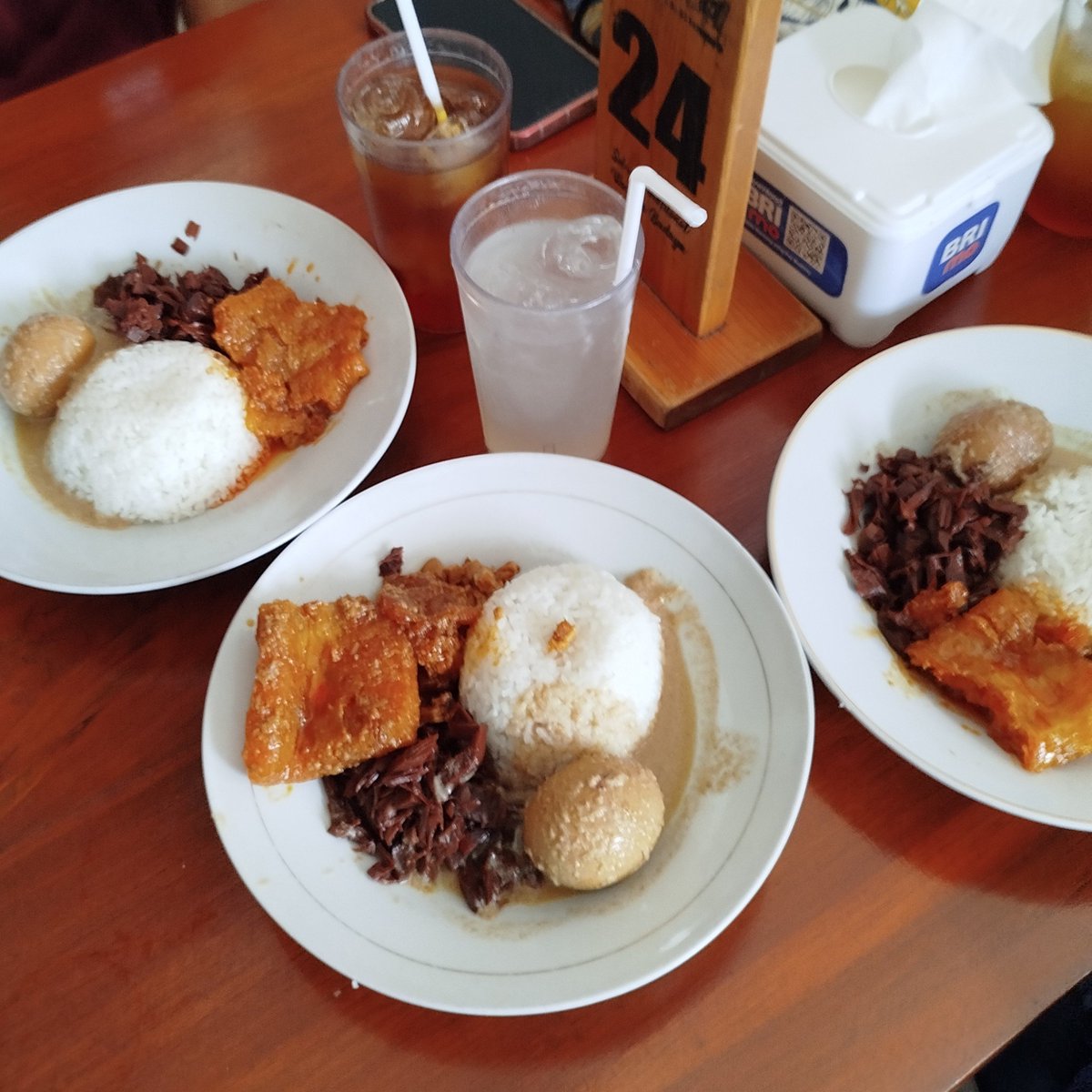 satturnoob's tweet photo. mau ke jogja lagi pls https://t.co/21JjIpkP5Y