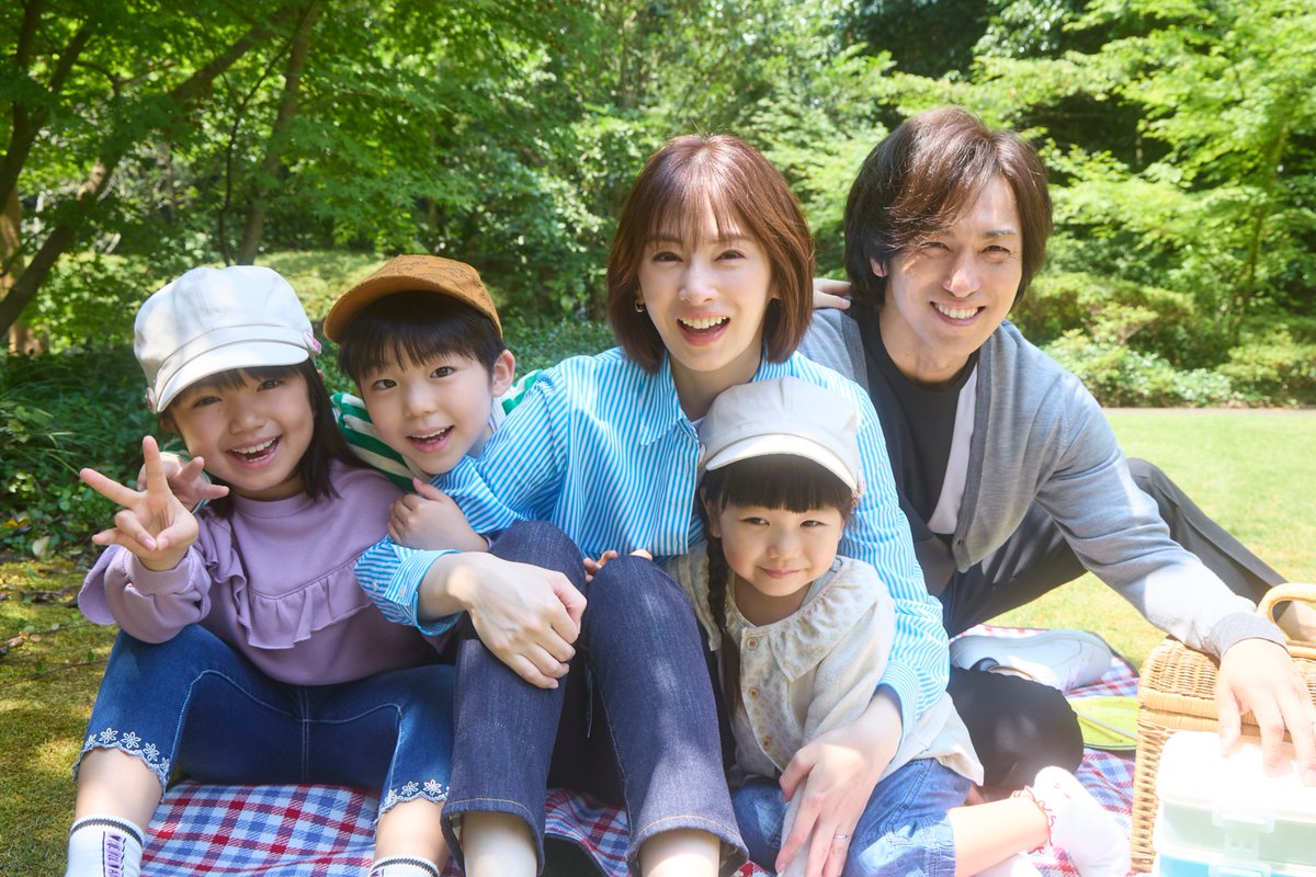 24hourTV's tweet photo. #24時間テレビ49 スペシャルドラマ
8月29日(土)よる9時30分すぎ放送

／
タイトルは #幸せはある ✨
#つんく♂ さんを演じるのは #高橋光臣 さん！
関西出身・3児のパパ
そして #シャ乱Q の大ファン！
＼

高橋さん💬
「つんく♂さんの歩んだ人生を
自分も生きられるよう
精いっぱい努めさせていただきます」

つんく♂さんと家族の復活劇！
心温まるホームドラマ🏠

そして…
バラエティ豊かな登場人物の2人を
明々後日、21日(金)に解禁！
お楽しみに！