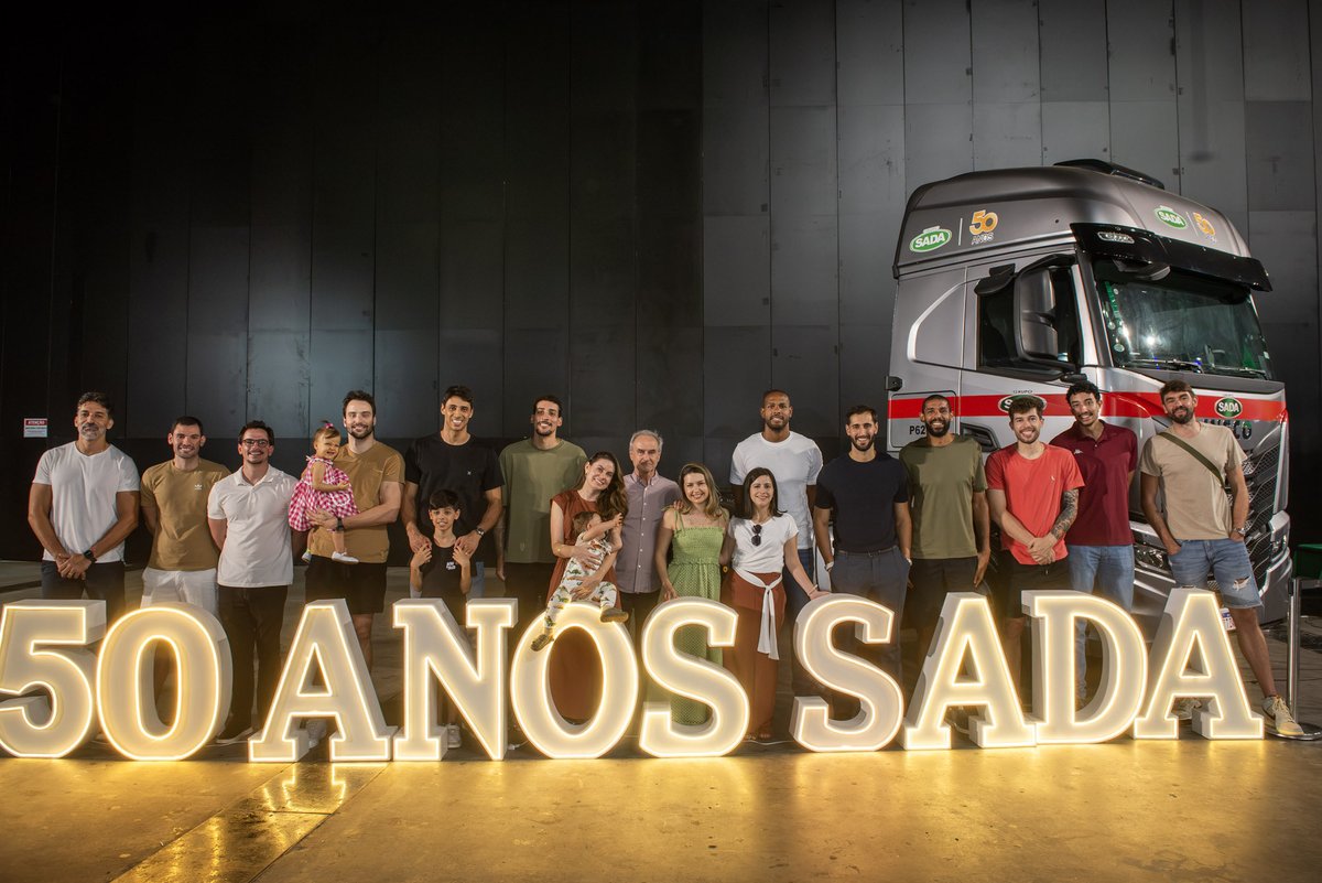 sadacruzeiro's tweet photo. Domingo foi dia de celebrar os 50 anos do GRUPO SADA! 💚

Os nossos atletas e comissão técnica estiveram presentes e, ao lado da direção da empresa e milhares de colaboradores, celebraram juntos essa história de cinco décadas de trabalho, conquistas e transformação. https://t.co/c4H8yDhK40
