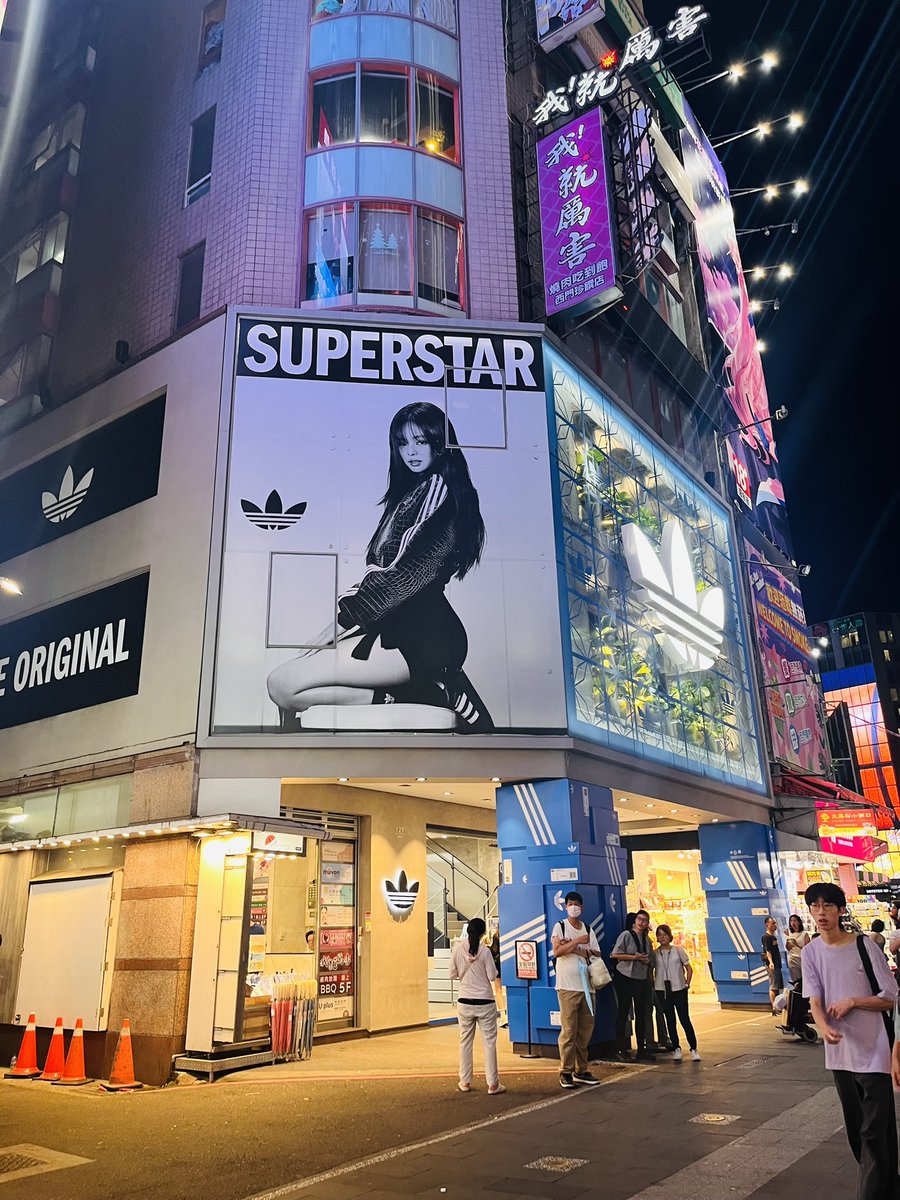_jennie_bear's tweet photo. I see my loves tonight at  Ximending  Taipei #jennie https://t.co/pVSu0dodeL