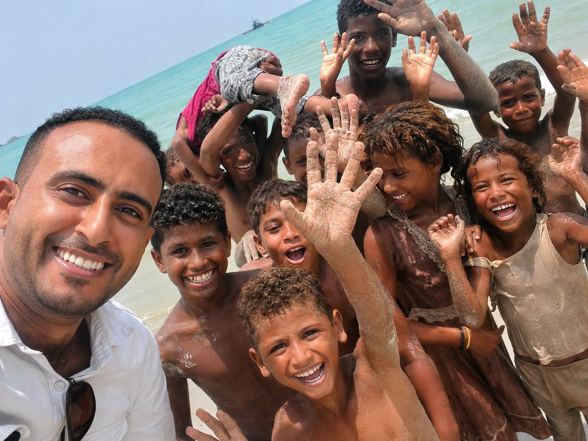 salah_algandi's tweet photo. هنا ..

ضحكات الأطفال أعلى من صوت الصواريخ والمسيرات
والحياة أقوى من كل ما يُطلقه الحوثي نحو المخا وبحرها ومينائها. ❤️ https://t.co/yQXHtUc7Zy