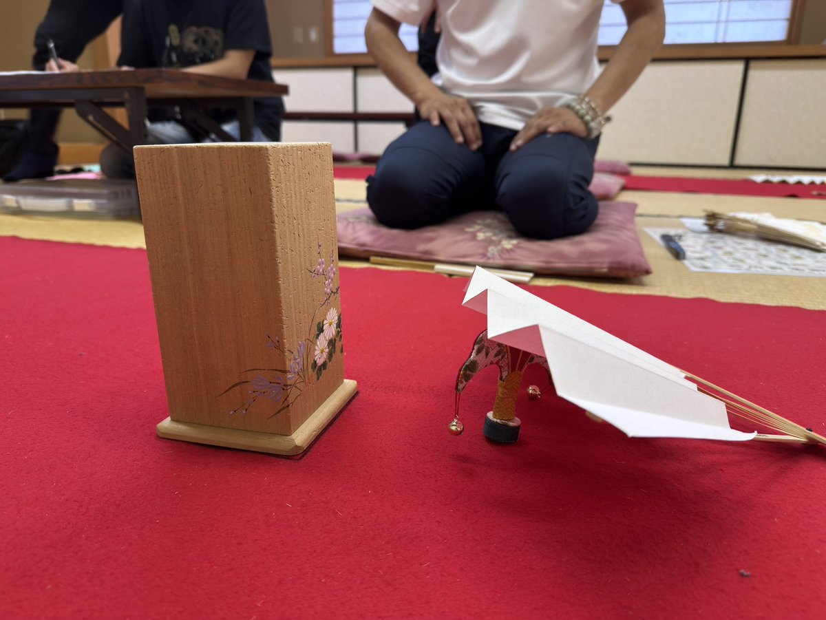 f14tomcatsuki's tweet photo. 昨日は、いつもの投扇興の例会でなく、投扇興の練習会に行ってきました!
最後にもう1試合(10投)しましたが、
昨日の最高得点の「こいすてふ」35点
が出ました!
高得点が4つも出るとは思わなかったですね!
無欲だからかな?
(当てることだけ気にしてたので)
楽しい1日でした!③ https://t.co/c2hTpVXFtZ