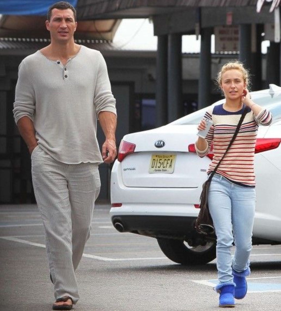 37Lemons's tweet photo. MTF Hayden Panettiere 

1,2) straight-legged, marching male gait
3) male gait next to ex-spouse, FTM boxer Wladimir Klitschko's female gait
4) faked being pregnant, obvious moonbump...man face https://t.co/0QyfuQmJ9p