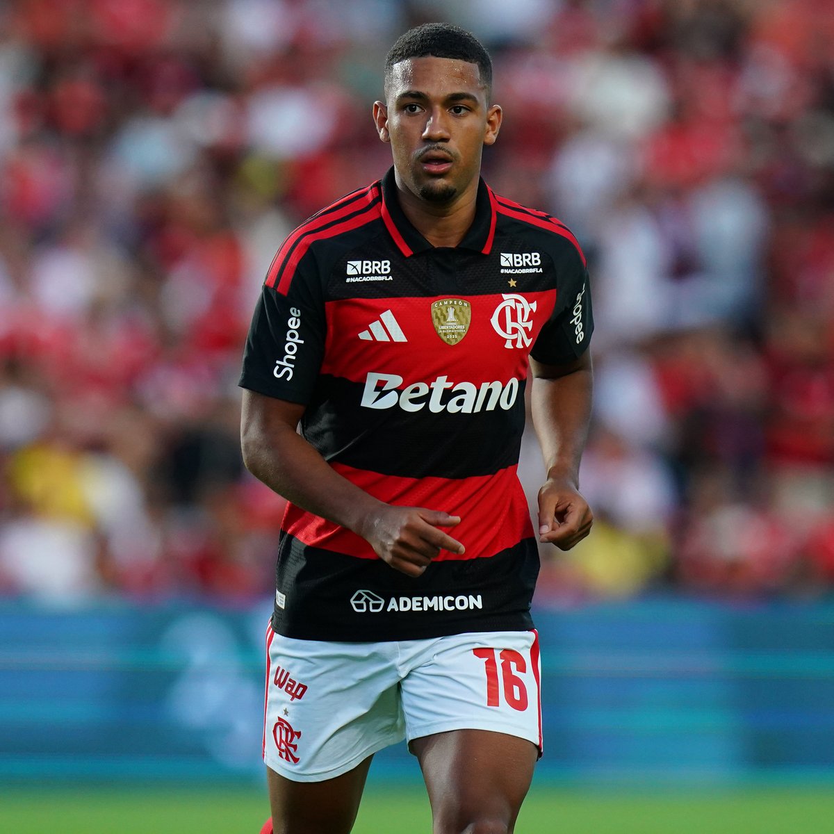 fifaworldcup_pt's tweet photo. Samuel Lino festeja nova fase no Flamengo: “Estou mostrando quem eu sou” 🟥⬛️