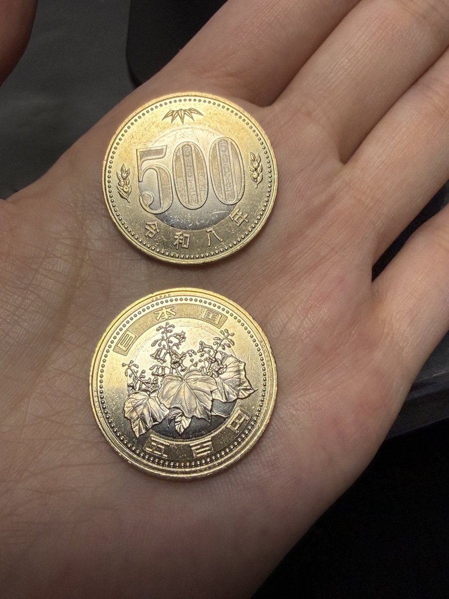 tatsukienter's tweet photo. 縁起が良いな😌

#令和8年
#2026年
#500円玉 https://t.co/NAdA2wgbAM