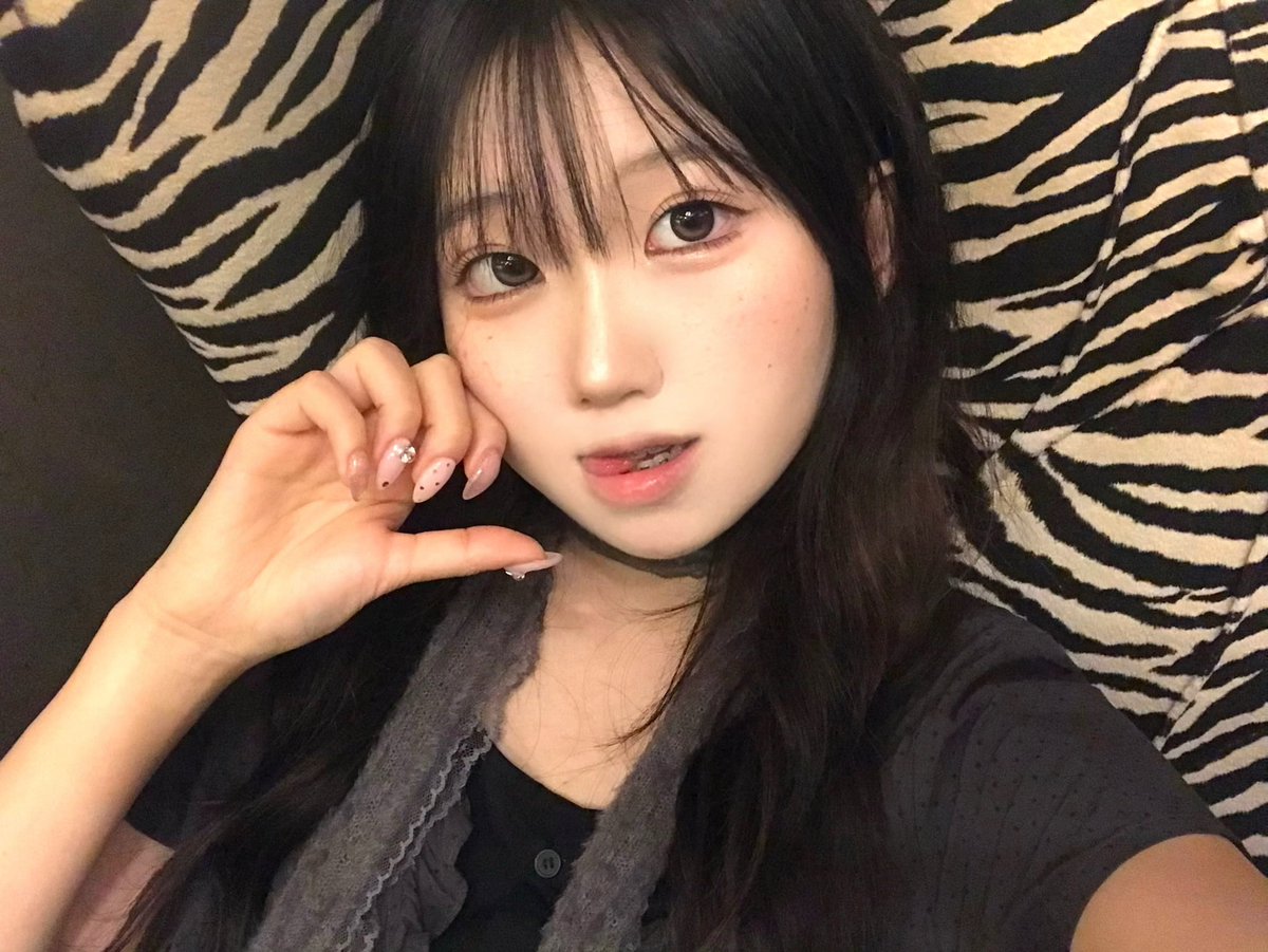 wsaunaio's tweet photo. 갓반인 친구랑 놀앗어요 https://t.co/1ndI98KmM3