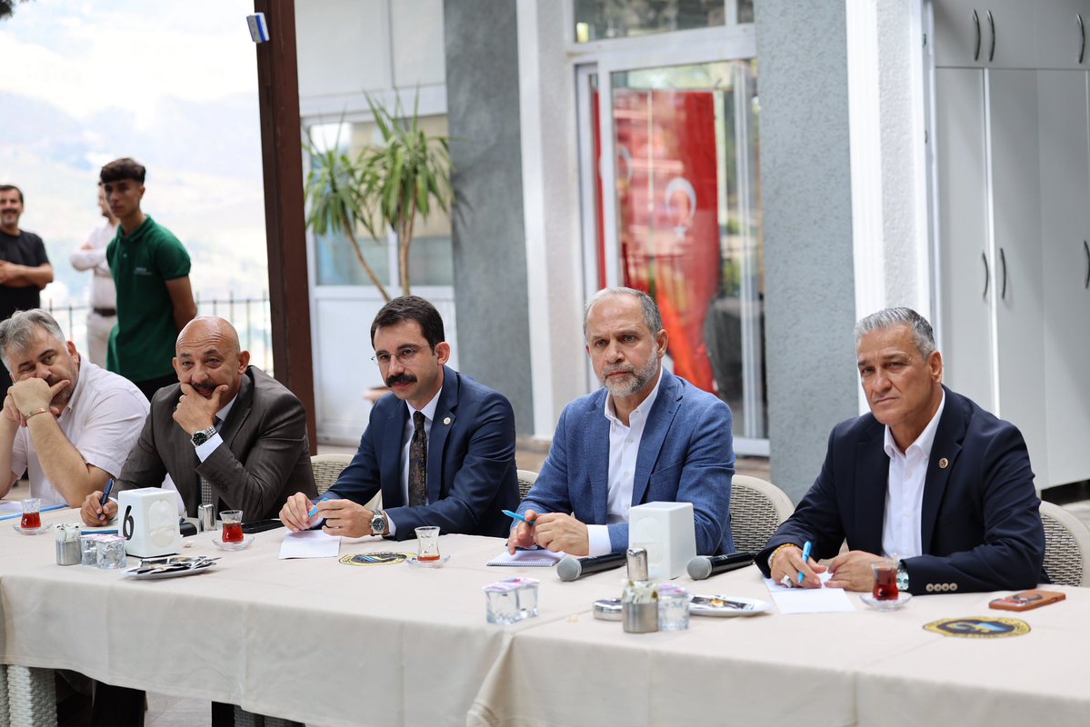 AbdulkadirOzl's tweet photo. Hemşerilerimize hizmet yolunda birlikte gayret gösterdiğimiz Belen İlçemizin Mahalle Muhtarları ile bir araya geldik.
Muhtarlarımızın sahadaki güncel sorunlarını, taleplerini ve çözüm önerilerini tüm yönleriyle değerlendirdik.
Belen’imiz için, birlik içinde daha güçlü yarınlara yürümeye devam edeceğiz.