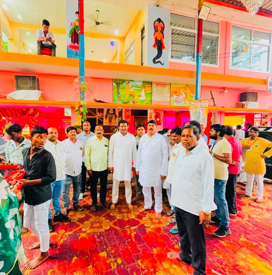 RakeshVermaSP's tweet photo. आज नागपंचमी के पावन पर्व के अवसर पर #बाराबंकी के ग्राम मंजीठा स्थित नाग देवता मंदिर में दुग्धाभिषेक कर आशीर्वाद लिया|

भगवान भोलेनाथ एवं काकोदर नाग देवता की कृपा सभी पर बनी रहे| https://t.co/z5D2LGHtdt