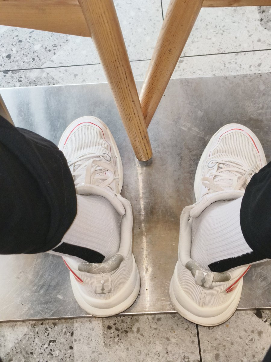 Colin258949's tweet photo. 我的第一双球鞋，今天又拉出来溜溜（昨天给我洗惨了） #男同 #gay #篮球鞋 #原味 #yw #白袜 #篮球袜 #白鞋 #体育生  #45码 #0 #1 https://t.co/7JAuFiQskh