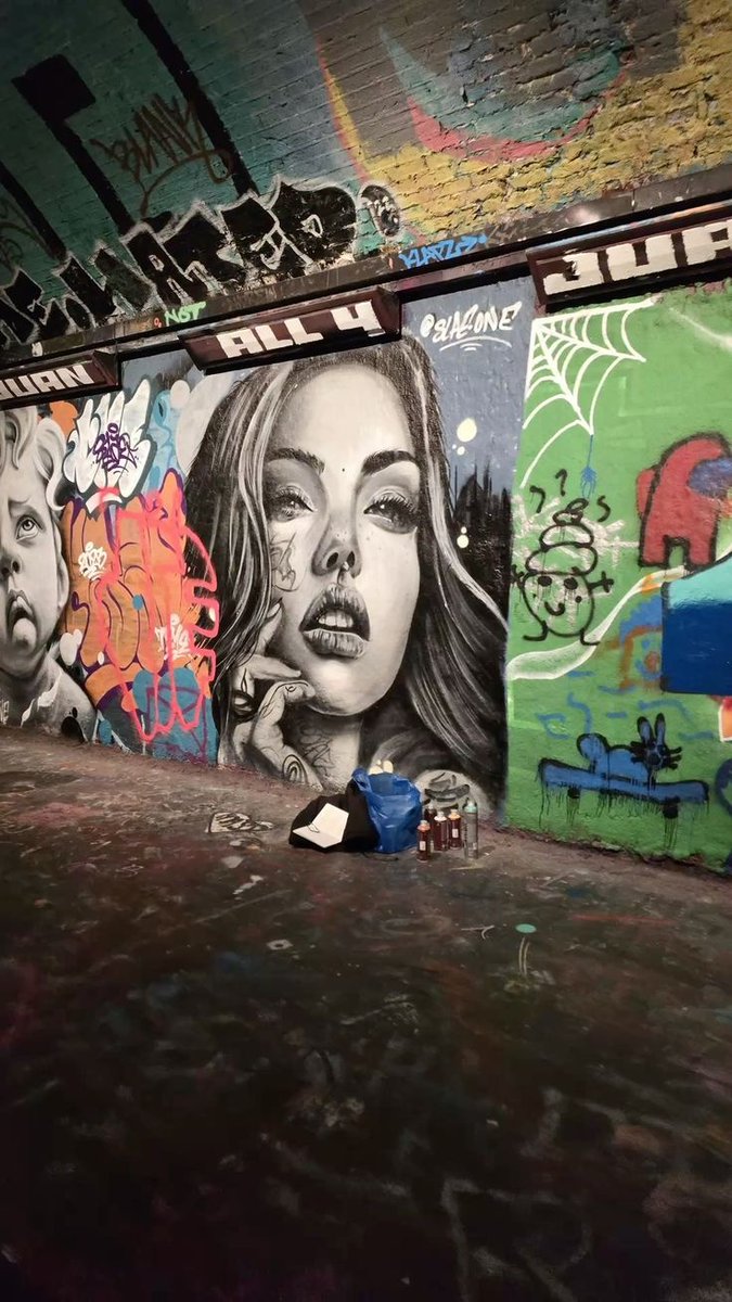 Imagein8's tweet photo. In the alleys of London. v/ 📸 streetart
#StreetArt #LondonLife #UrbanExploration #AlleyArt #ArtInTheStreets #CityVibes #CreativeLondon #GraffitiArt #HiddenGems #PublicArt https://t.co/UShriKX0vZ