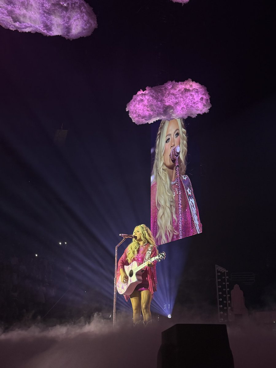 kaltpwk's tweet photo. @_megmoroney thank you for the best night ever on cloud 9 🩷☁️🐅 love you forever and ever 🫶🏼 https://t.co/SSOF7uf4kN