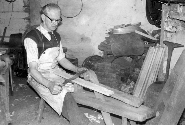MayoDotIE's tweet photo. Step into Ireland’s living heritage at Lámha Ciúine at 3pm on Sun, Aug 23 at the National Museum of Ireland, Turlough Park

Join curator Tiernan Gaffney for a fascinating look at traditional crafts, trades and the efforts to preserve them today

More: https://t.co/g0QxyRNeLY https://t.co/aw9RhmeQz9