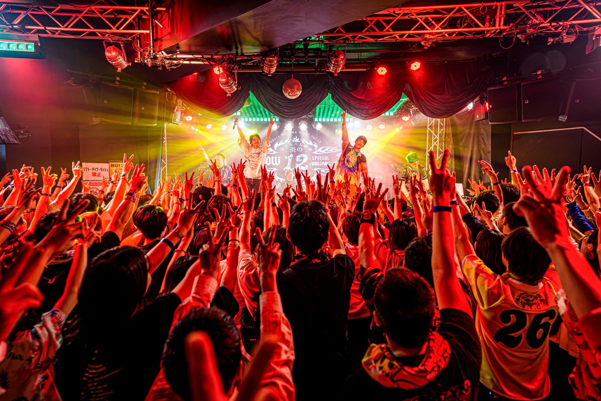 FLOW_official's tweet photo. 26ers限定ライブ『26ers NaNaNa Night Vol.13「炎の12ヶ月 オフライン 〜Golden Coast編～」』横浜公演 Day2！🌴🔥

2005年リリースのオリジナルアルバム「Golden Coast」からお届け！💿
横浜2日間走り抜けました！

次は8月31日(月)、大阪公演でお待ちしています!!!

photo by SUGI（ @Sugi_Yu7）

#26ers #炎の12ヶ月オフライン