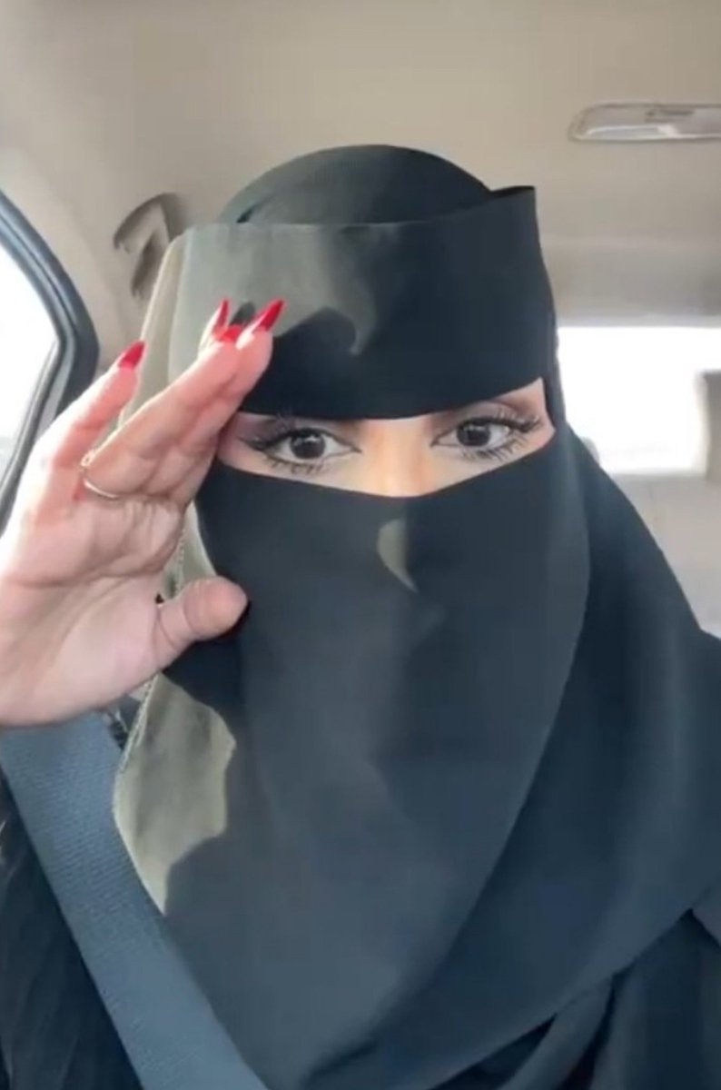 EmilyVHerna's tweet photo. سؤال : رد بصراحه 🤔

هل الحب له علاقه بالسن 👀
رد بصدق 
نعم؟ ؟
لاا؟ ؟🌹 https://t.co/8odyuYaDdz