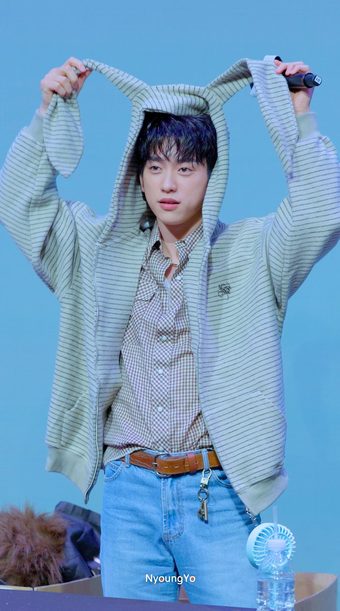 nyoungyo0922's tweet photo. 빈티지샵에서 녕토끼 한마리 잡았다🫶

 #박진영 #진영 #JINYOUNG #GOT7 #갓세븐
@JINYOUNG https://t.co/8ioL9yulpB