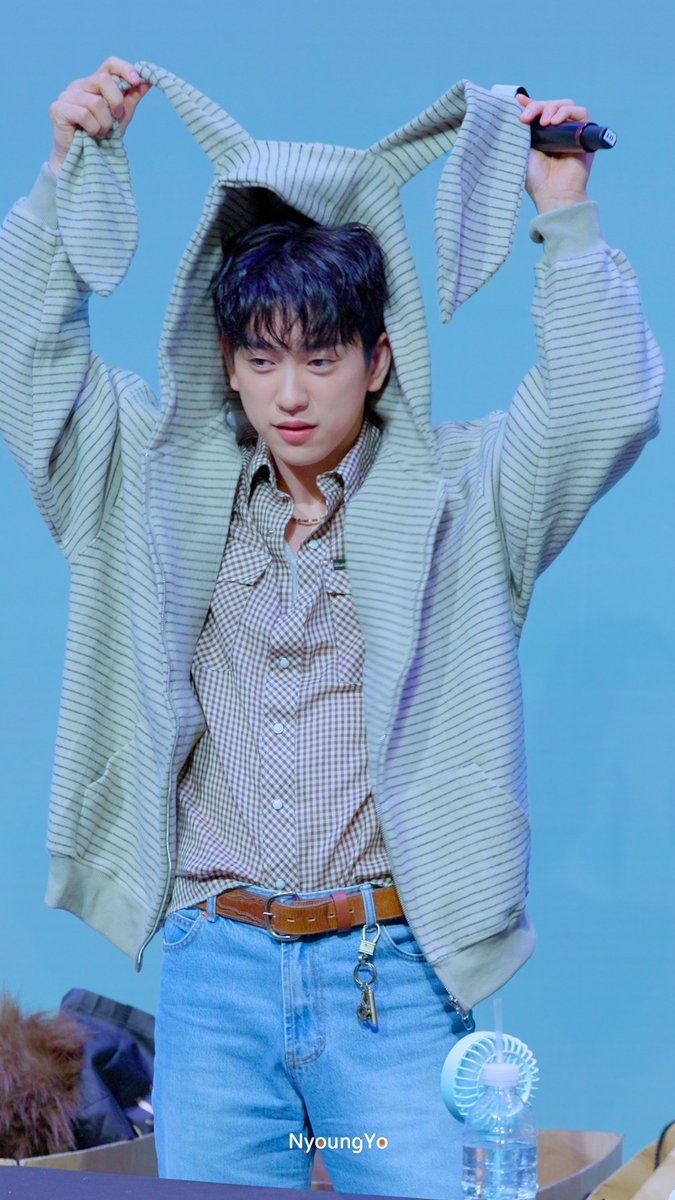 nyoungyo0922's tweet photo. 빈티지샵에서 녕토끼 한마리 잡았다🫶

 #박진영 #진영 #JINYOUNG #GOT7 #갓세븐
@JINYOUNG https://t.co/8ioL9yulpB