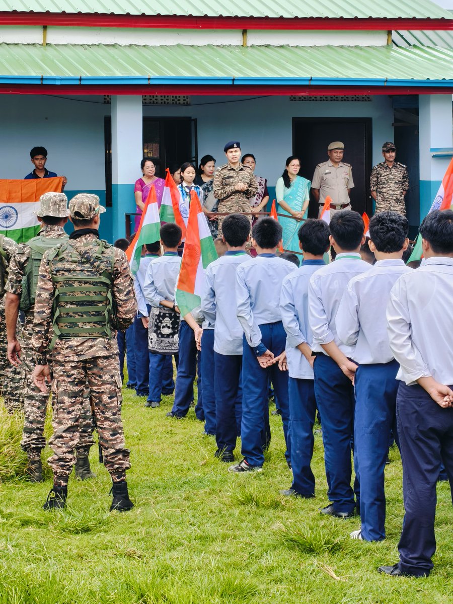 86Bncrpf's tweet photo. Lamphel Police Station, in collaboration with 86 Bn CRPF, organised the Har Ghar Tiranga Campaign at Uripok Tondonsana and Thambou Macha Higher Secondary School, promoting the spirit of patriotism, unity and national pride. 🇮🇳
#HarGharTiranga https://t.co/3opN2jupqK