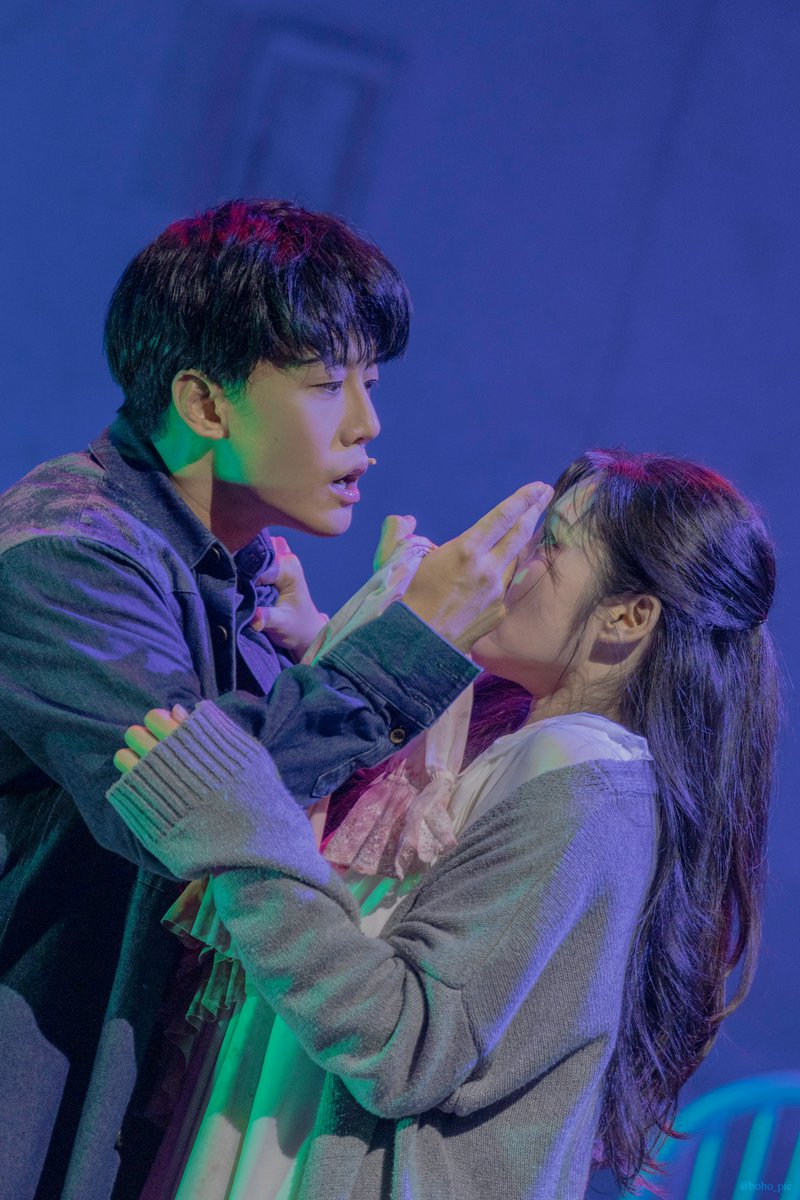 boho_pic's tweet photo. 260815 낮공
뮤지컬 <종의 기원>
스페셜 커튼콜 - 살인

한유진 ✷ 이종석 배우님
김지원(어머니) ✷ 류비 배우님 https://t.co/XTY9eGABRm