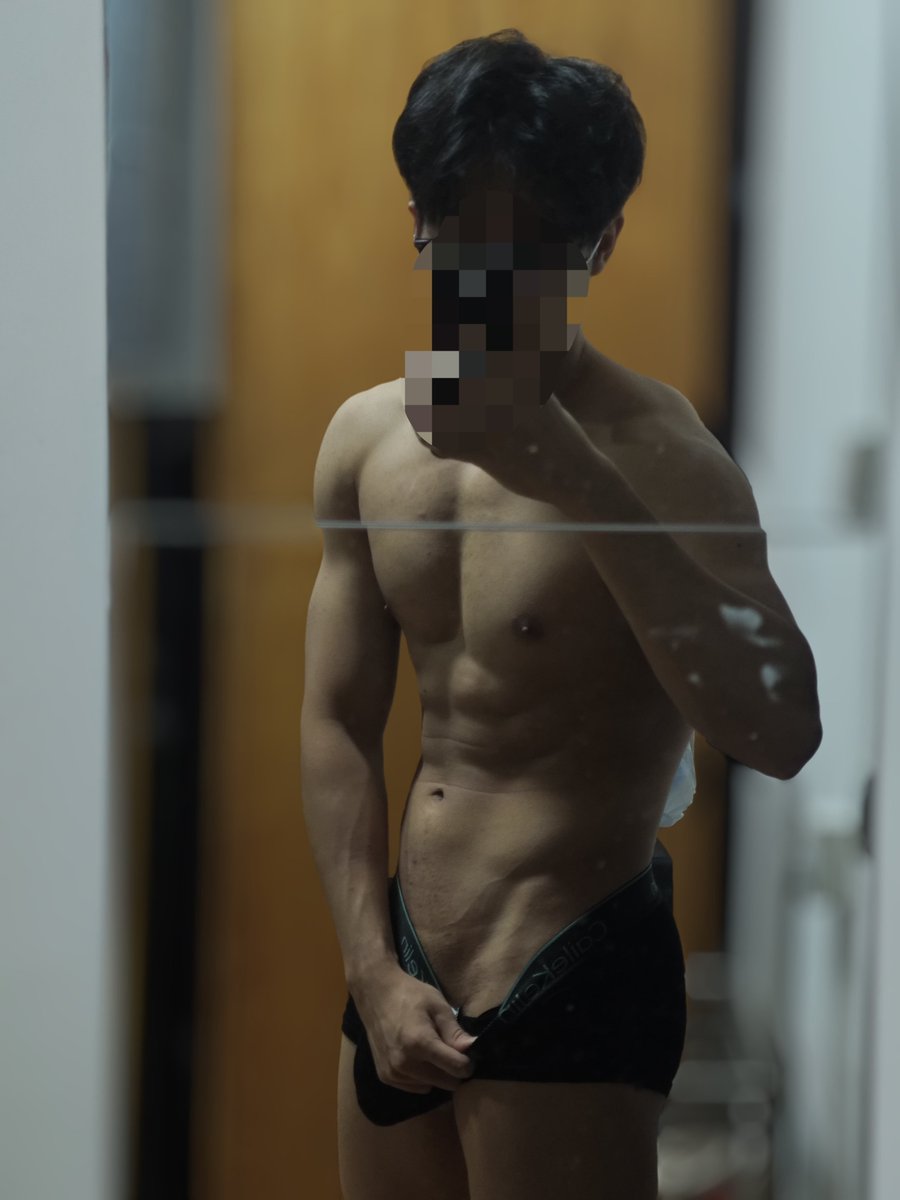 laxyzzmy's tweet photo. 黑丝侧空高跟包臀裙御姐们晚上好 #男菩萨 #肌肉男 #纯情男大 https://t.co/K12aBJhq2p