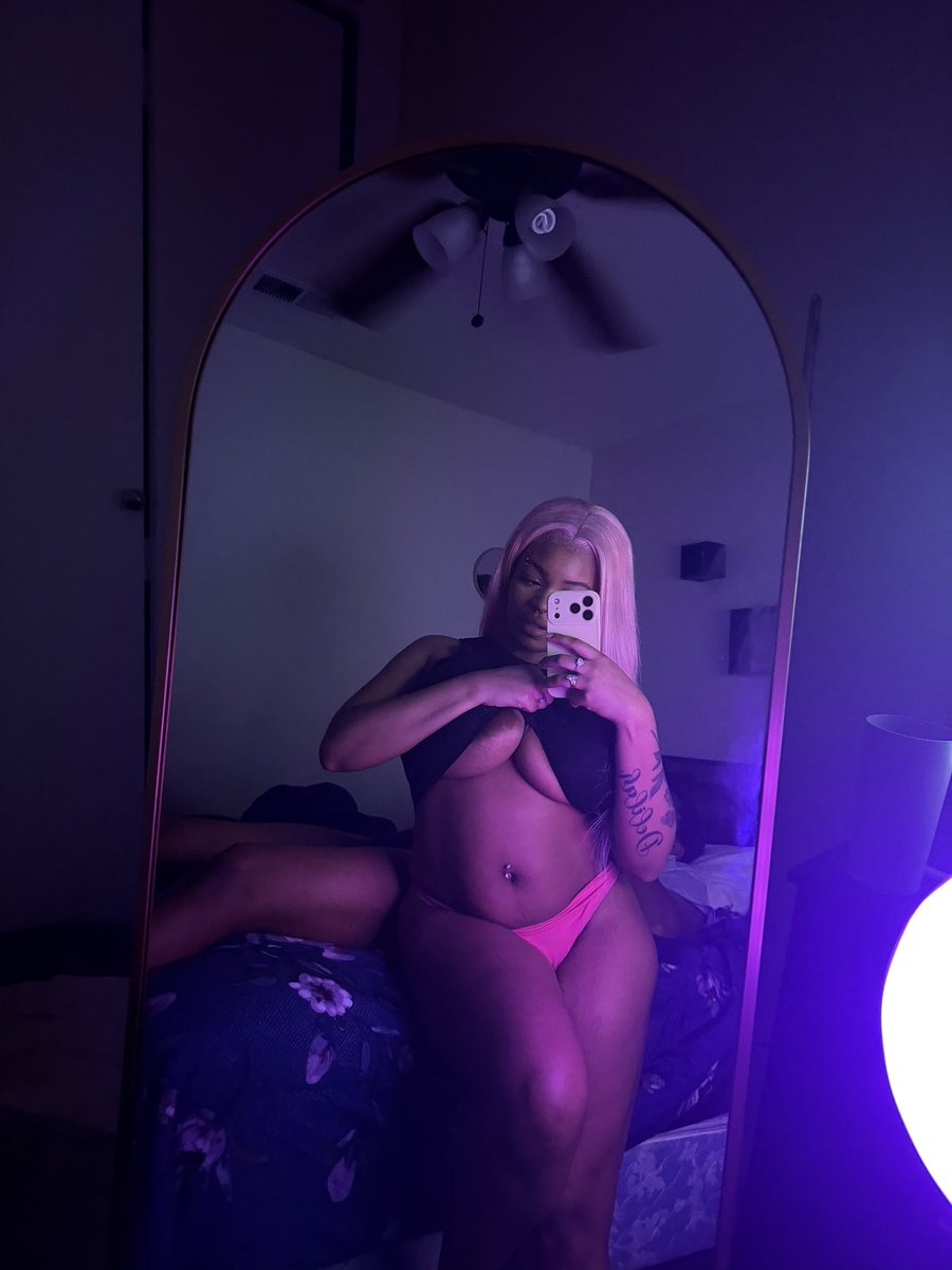 alluretoyouu's tweet photo. 5’2👅🍬🍭 https://t.co/RVBV2H1KRR