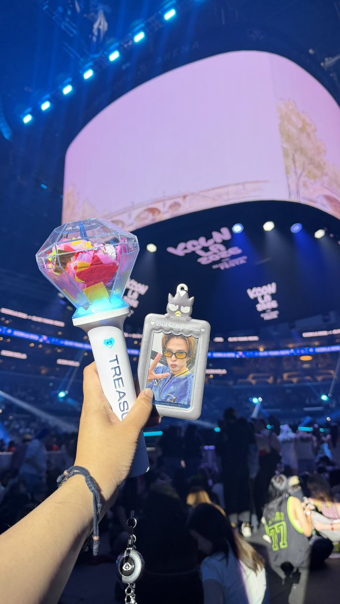 _agathaacdc's tweet photo. First ever KCON with #TREASURE Thank you for inviting them to KCON LA 2026. I had so much fun jumping and singing with TREASURE from artist stage up until the mcountdown.Thank you for making this fun for treasure,teumes and all kconers. KCON NOLJA!

#KCON_NeverForget #KCONLA2026 https://t.co/KwVpRAGteo