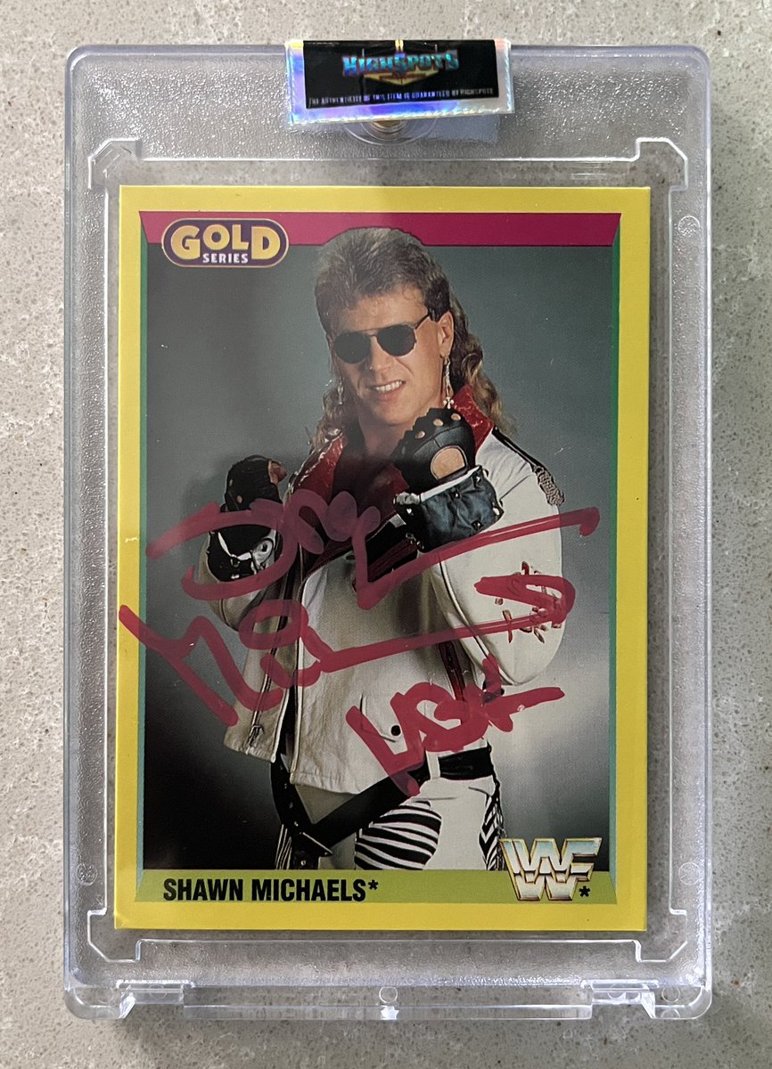 Tweet_Wrestling's tweet photo. And here is the WWF Merlin 1992 Shawn Michaels card 65 all signed up.
Thanks to @Highspots for arranging this @ShawnMichaels You legend.
#HBK #WWFCard https://t.co/1ecUwVd6cu