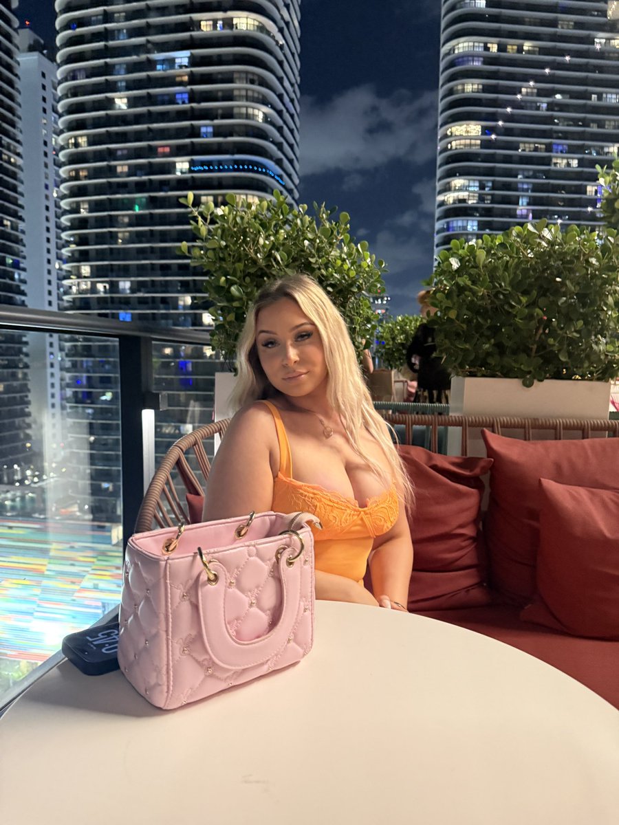 Savannahjox's tweet photo. 🧡 https://t.co/T7MxYITfp1
