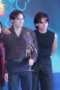 thesuperkayow's tweet photo. Maybe PH cinema love teams deserve to exist idk idgaf!!!! 😭🤪 https://t.co/tomzKb7IzU