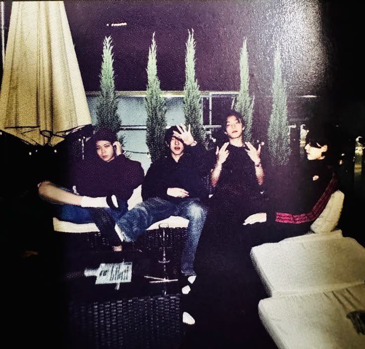 louipachu's tweet photo. predebut lngshot being the coolest people ever https://t.co/MGaq3xCqgv