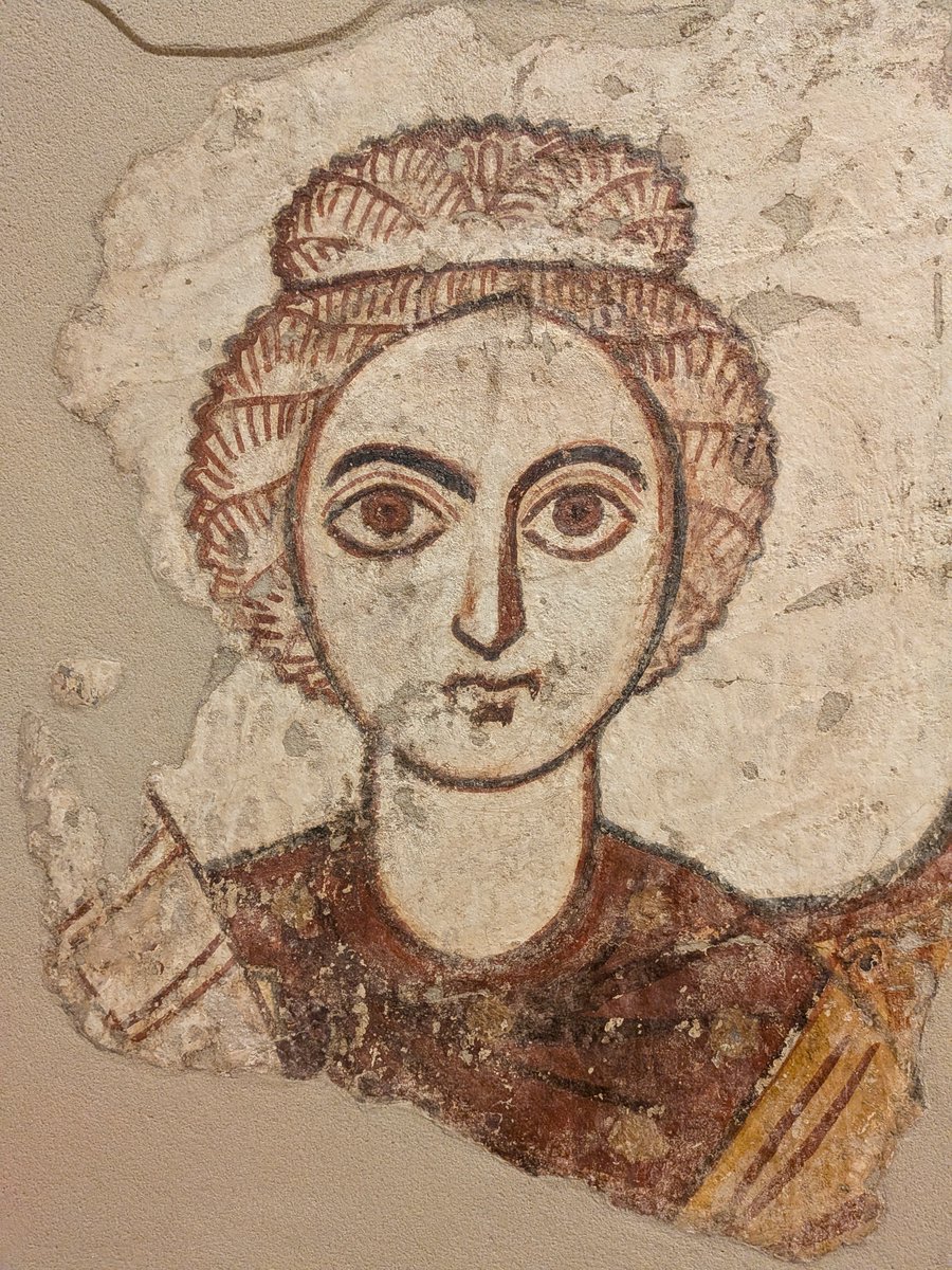 Ioglady's tweet photo. wall paintings from faras cathedral... i love the stylised faces in northeast/eastern african christian art https://t.co/Hk6DYAijd3