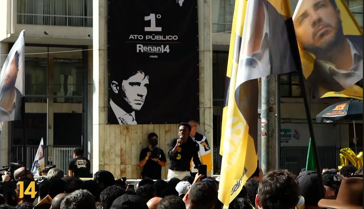 sigaonegro's tweet photo. “Eu quero mandar um recado a todas as pessoas que não nos suportam, mas mesmo sem querer, estão nos ouvindo em algum cômodo da casa.

Como diria a música: você não gosta de mim, mas os seus filhos gostam. Os seus netos gostam.

Mas nós prometemos que não iremos decepcioná-los; o nosso papel é cuidar da expectativa que eles colocam na gente. 

E vocês, pais, mães e avós: façam o seu papel. Lembrem-se, mesmo que odeiem o @RenanSantosMBL e não aguentem mais ouvir a minha voz. Vocês juraram sempre apoiar e incentivar os seus filhos em seus sonhos. Quero dizer a vocês que o sonho dos seus filhos e netos tem NOME.

O nome dos sonhos deles é: @PartidoMissao .”