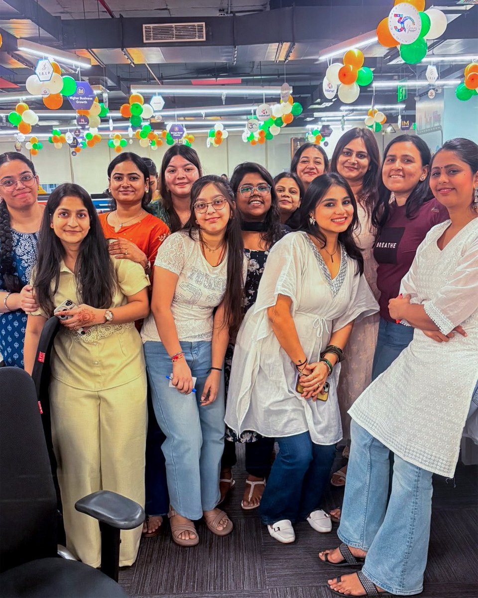 IndiaMART's tweet photo. A day that belongs to a billion dreams, celebrated by the people who keep dreaming every day.

Here’s to the IndiaMARTians and the spirit of a free India.

#IndiaMART #KaamYahinBantaHai #IndependenceDay #IndiaMARTians #Celebrations #B2BIndia #MSMEs https://t.co/Bn6Jc3ZFJe