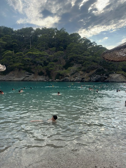 aycadenizz22's tweet photo. Fethiye Ölüdeniz ve Göcek koyları

#ölüdeniz #kumluca #fethiye #göcek https://t.co/TIBIzcnvGm