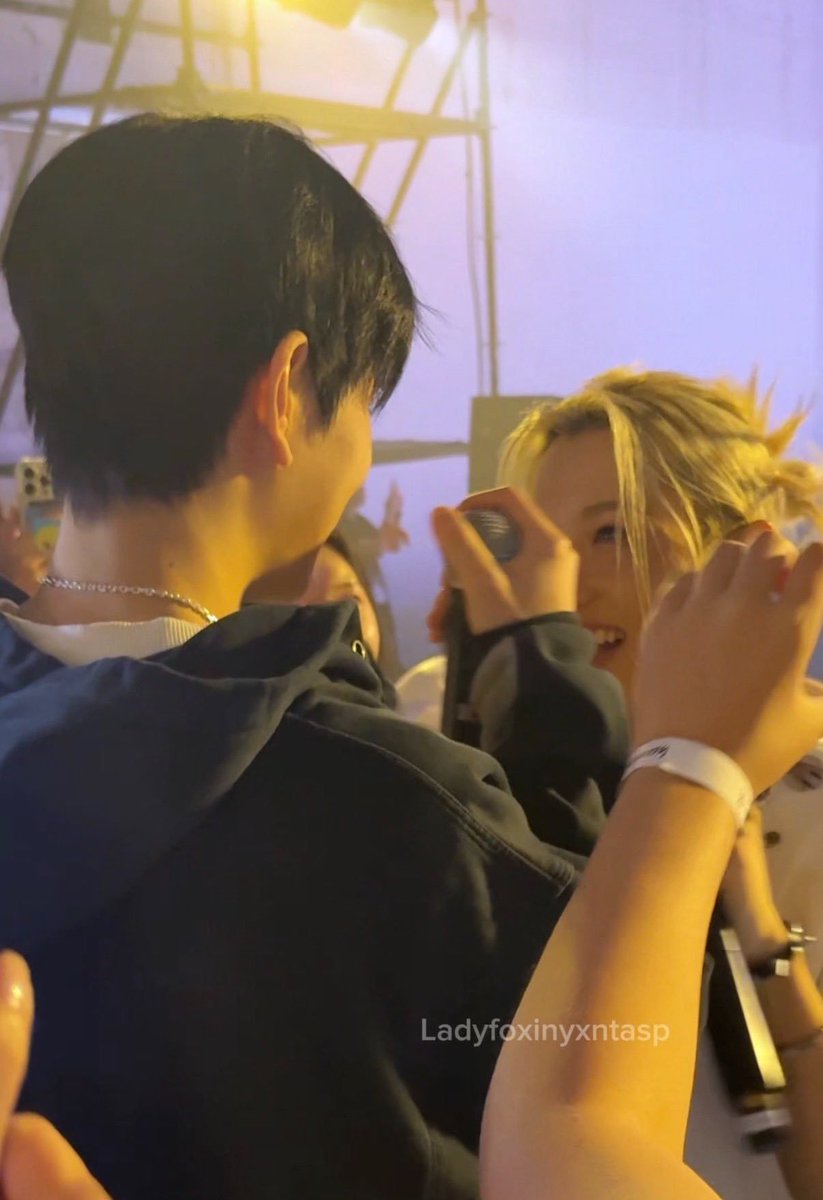strawariberri's tweet photo. look at their smiles while holding hands oh my god they’re really putting the happy in happy house 😭 MY SEUNGLIX https://t.co/KSS02nRjsd