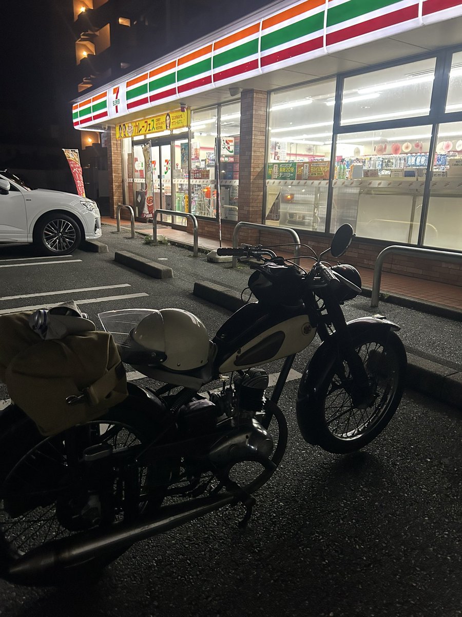 ZXCBNFG's tweet photo. トイレに行く、エナドリを買うループ突入してる　豊川市 https://t.co/GsT01MZS12