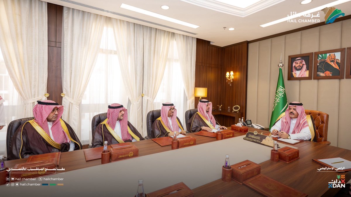 hailchamber's tweet photo. #اجتماع | 

سمو #أمير_منطقة_حائل يلتقي عددًا من مسؤولي الجهات الحكومية بالمنطقة، بمشاركة رئيس #غرفة_حائل أ.نايف الجميل، وذلك في إطار الاستعداد لموسم حائل وبحث الفرص المتاحة وتسخير كافة السبل وتكامل الجهود لإبراز الفرص والمقومات في المنطقة، بحضور وكيل الإمارة ورئيس مركز الأمير عبدالعزيز بن سعد لتطوير الأعمال أ.هاني الخليفي.