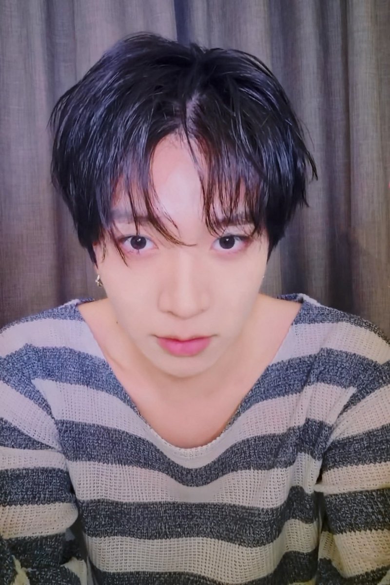 h_ever_a's tweet photo. 흑발하고나서부터 그의 모든 행보가 만족스러움 https://t.co/B75f1CfQgp