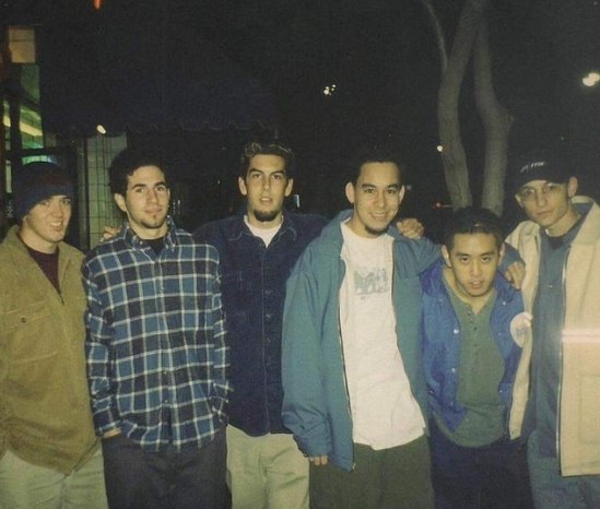 FotosDeFatos's tweet photo. A primeira foto do Linkin Park como uma banda, 1996. https://t.co/Um5bAPm33k