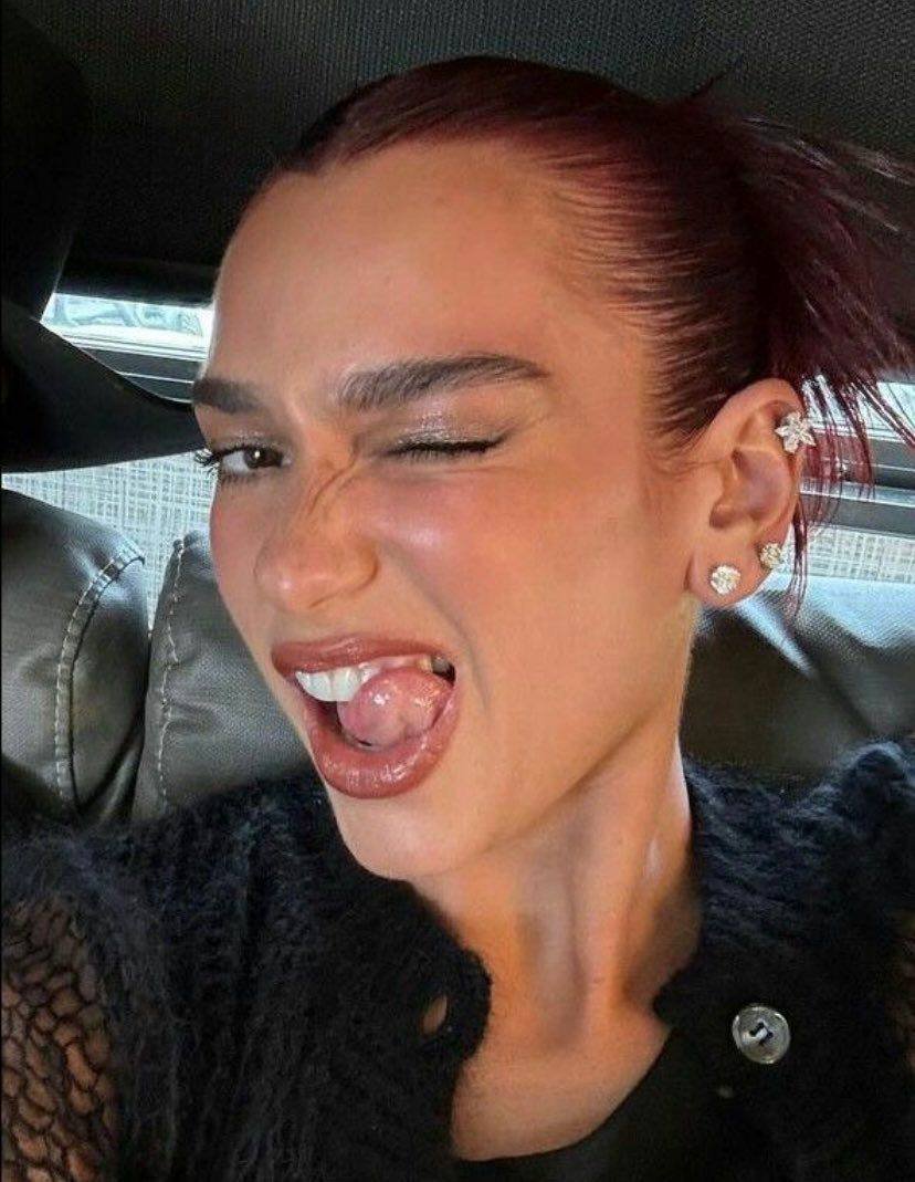 Junnu0304's tweet photo. Dua Lipa Unbelievable wit her looks https://t.co/cYoJzKKSZY
