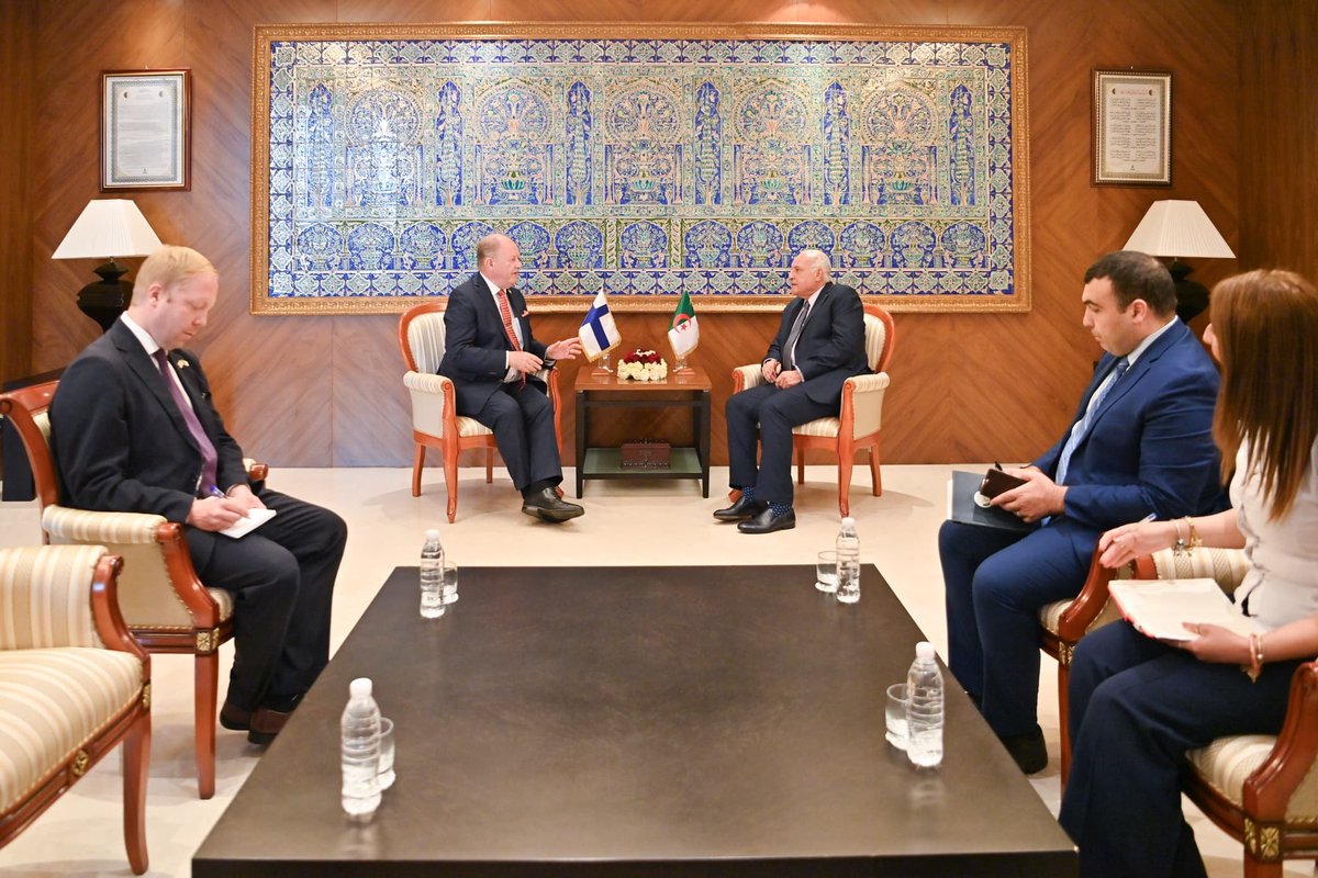 Algeria_MFA's tweet photo. استقبل وزير الدولة، وزير الشؤون الخارجية والجالية الوطنية بالخارج والشؤون الإفريقية، السيّد @AhmedAttaf_Dz ، صباح اليوم بمقر الوزارة، السيد بيكا هيفونان، سفير جمهورية فنلندا بالجزائر، الذي أدّى له زيارة وداع بمناسبة انتهاء مهامه ببلادنا. https://t.co/WPrkVfcwu7