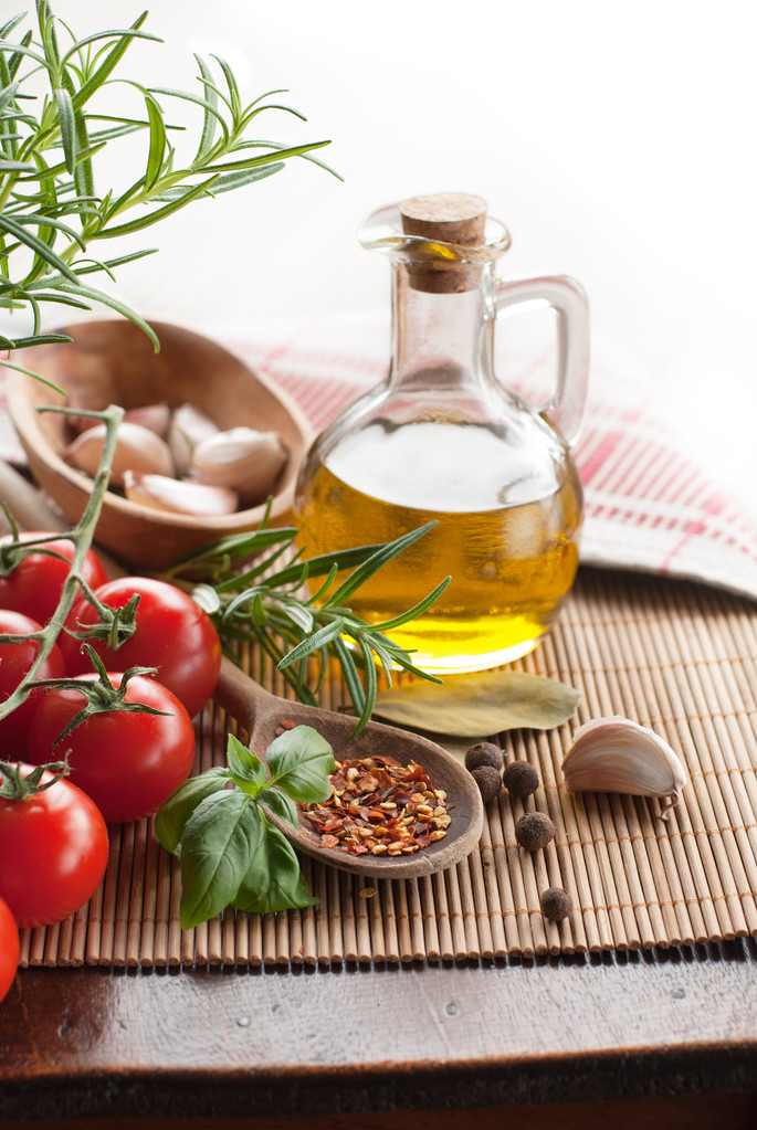 NealOkunev55529's tweet photo. [Fresh basil, cherry tomatoes, and extra-virgin olive oil — top picks for quick, delicious summer pasta. Shop local produce section today!]， https://t.co/MnWK3e1YTp